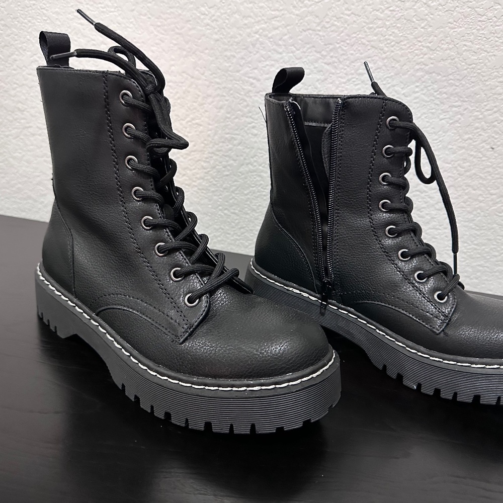 Combat boots- BRAND NEW WITHOUT TAGS